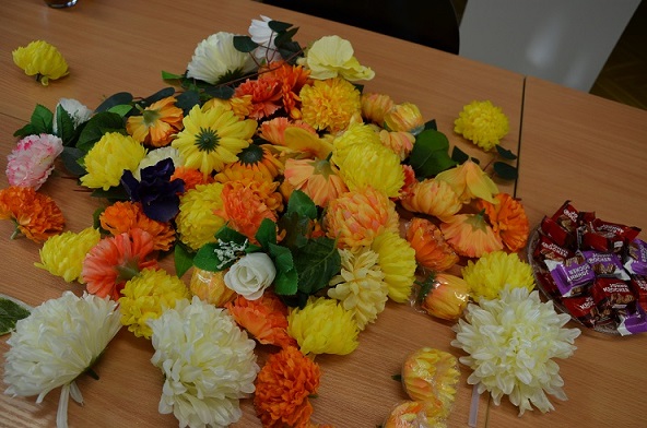 Kwiaty przygotowane do wykonania dekoracji